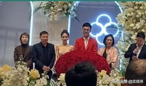 被父亲爆料结婚视频,父亲意外曝光！明星夫妻甜蜜婚礼视频引发热议